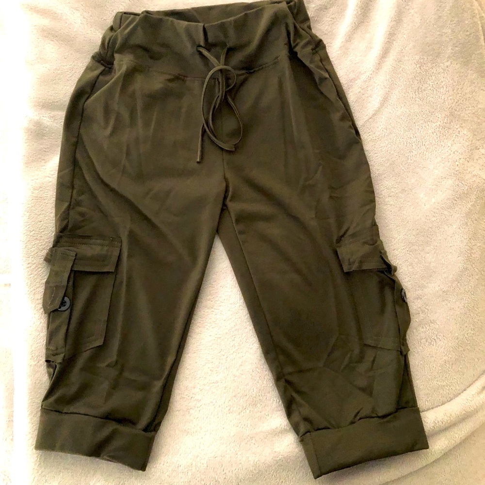 COPY - Capris size M Brand New